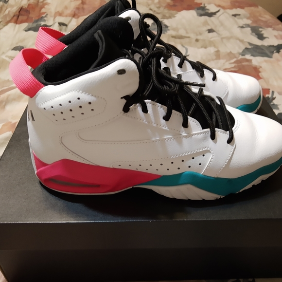 COPY - HOST PICK Jordan Lift Off South Beach - Picture 4 of 14